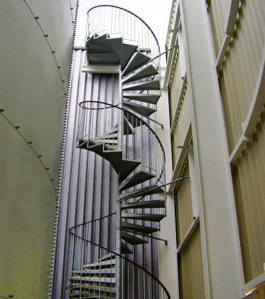 Protection contre incendies des escaliers métalliques d'évacuation